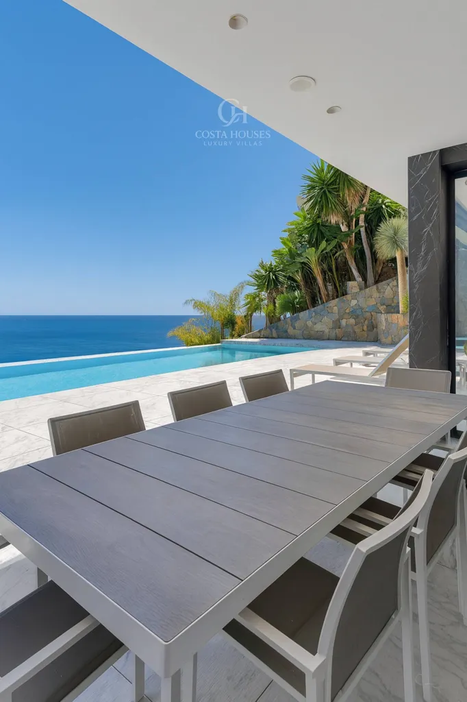 Bassein - Contemporary Villa with Seafront Views in Jávea