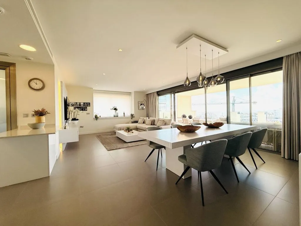 Söögituba - Contemporary Flat with Sea View in Estepona