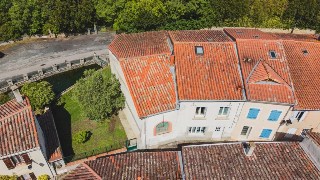 Õhuvaade - Refurbished House with Hangar in Le Vaux