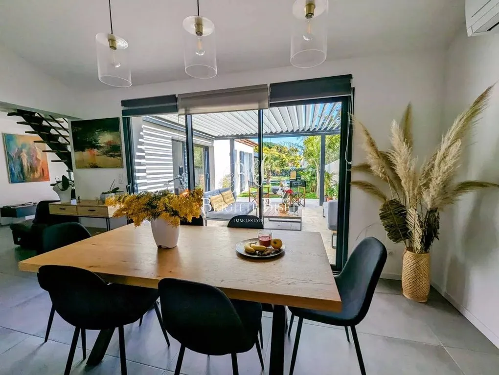 Salle à manger - Villa Moderne avec Piscine à Sainte-Maxime