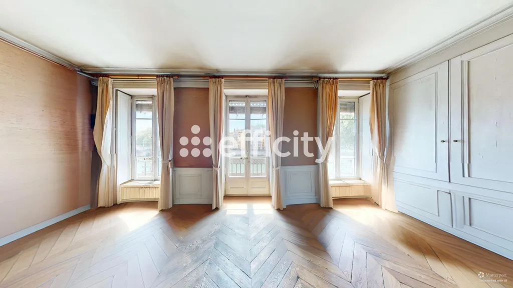 Elutuba - Charming 5-Piece Apartment with River View in Lyon