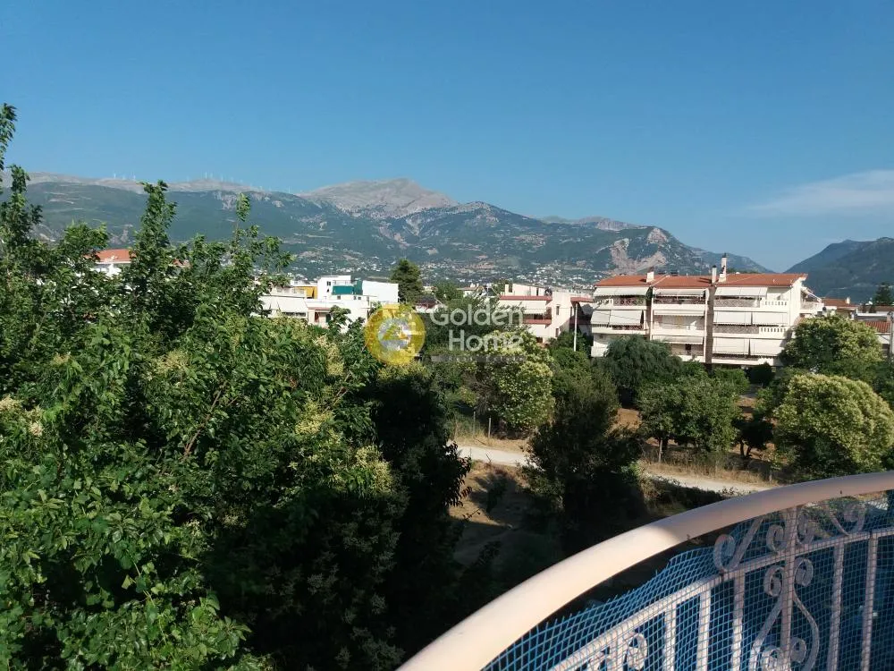Balcon - Mixed-Use Building with Sea View in Patras