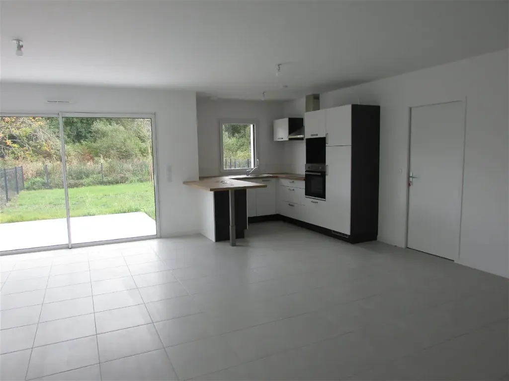 Kitchen - Recent House with Garden in Belz