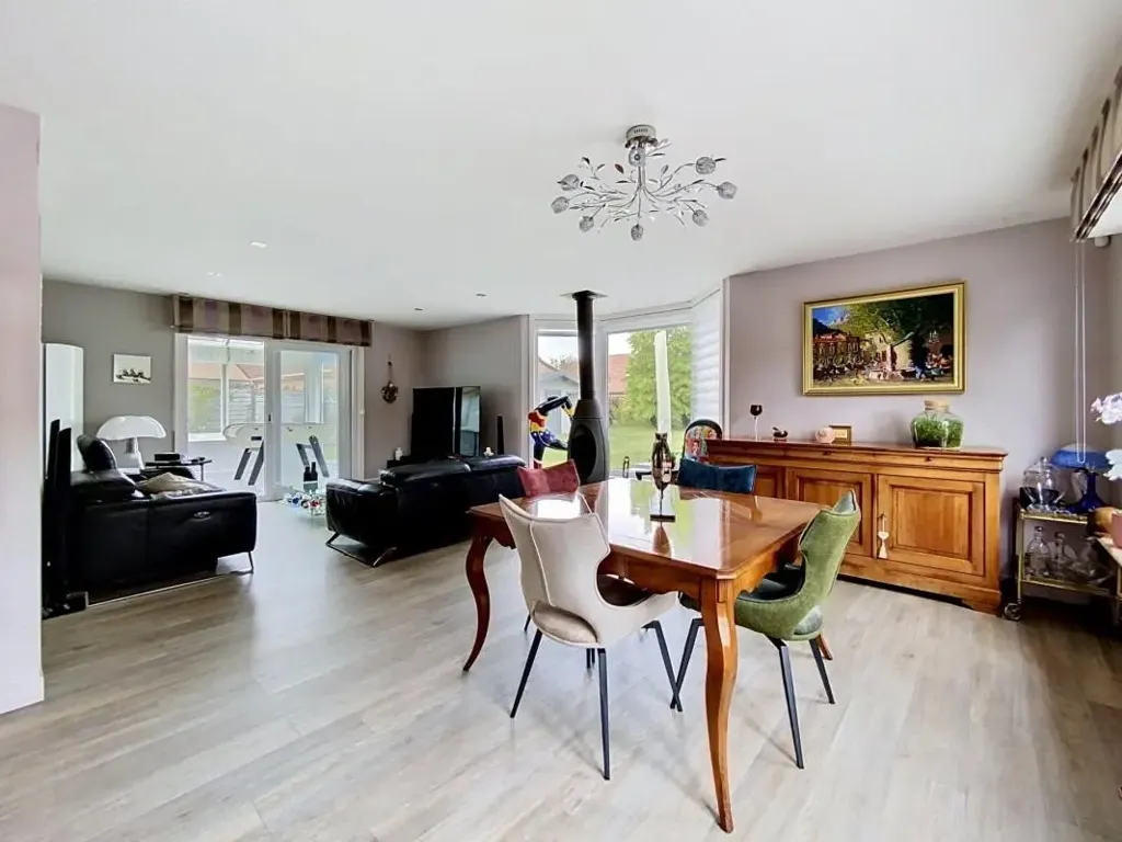 Söögituba - Semi-detached Villa with Garage in Exceptional Setting