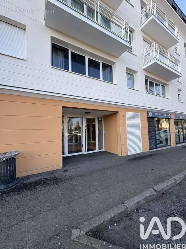 Extérieur - Parking Sécurisé en Sous-sol à Pontoise