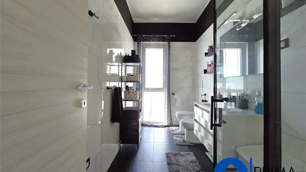 Bathrooms - Villa with Two Gardens on Viale Donatelli, Terni
