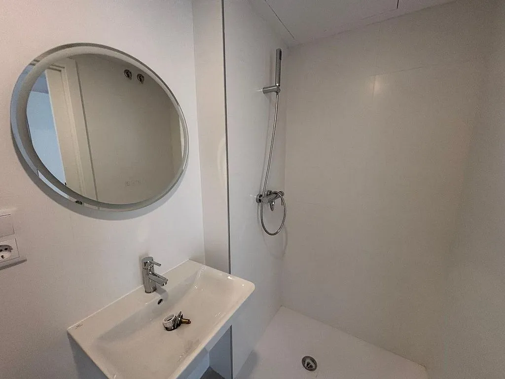 Vannitoad - Modern Flat with Air Conditioning in Sabadell