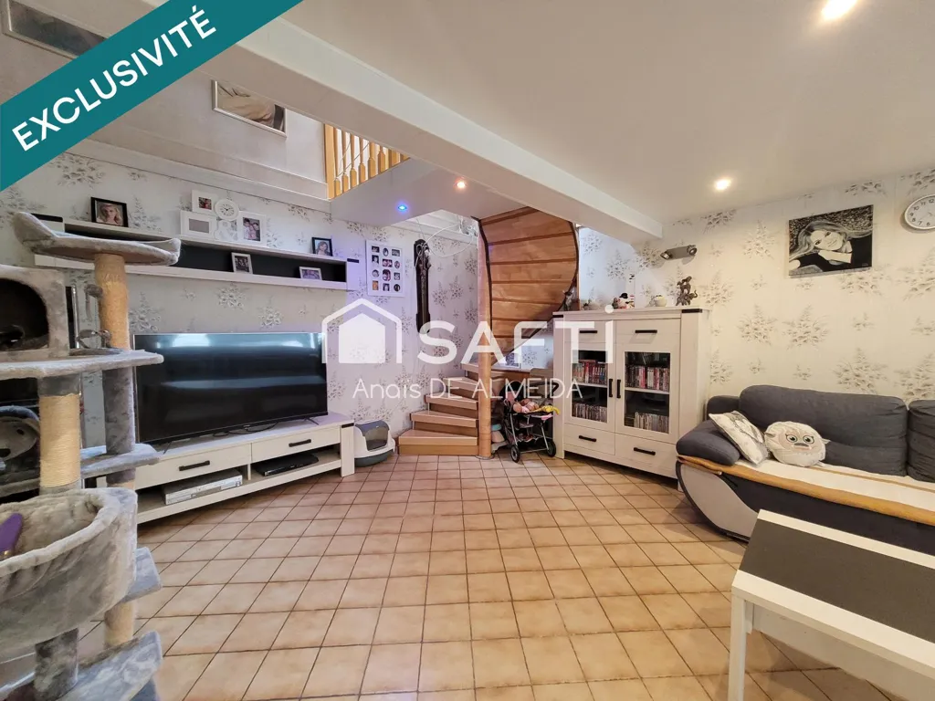 Soggiorno - 7-Piece House with Studio in Trépail