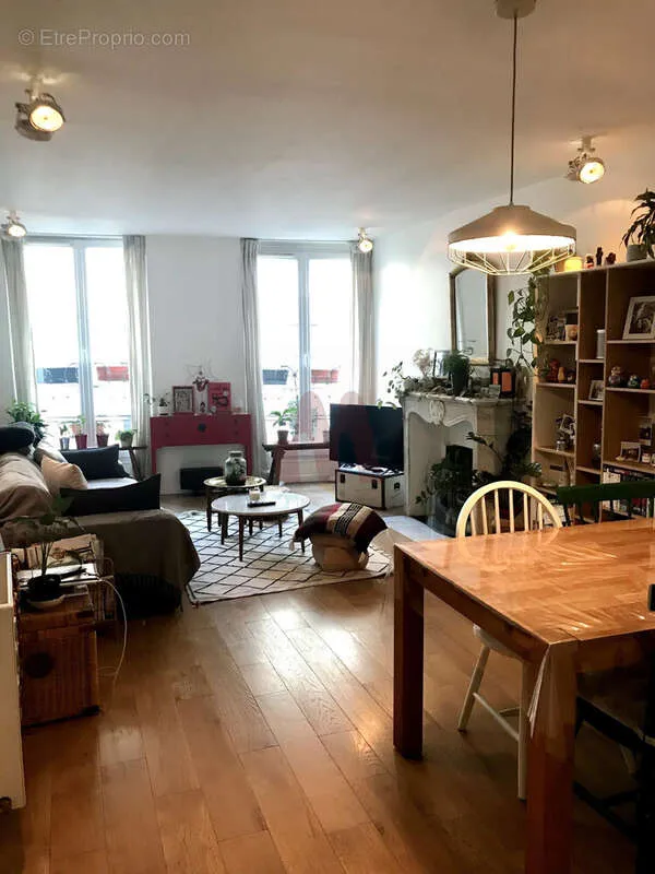 2-toaline korter asukohas Paris-10e