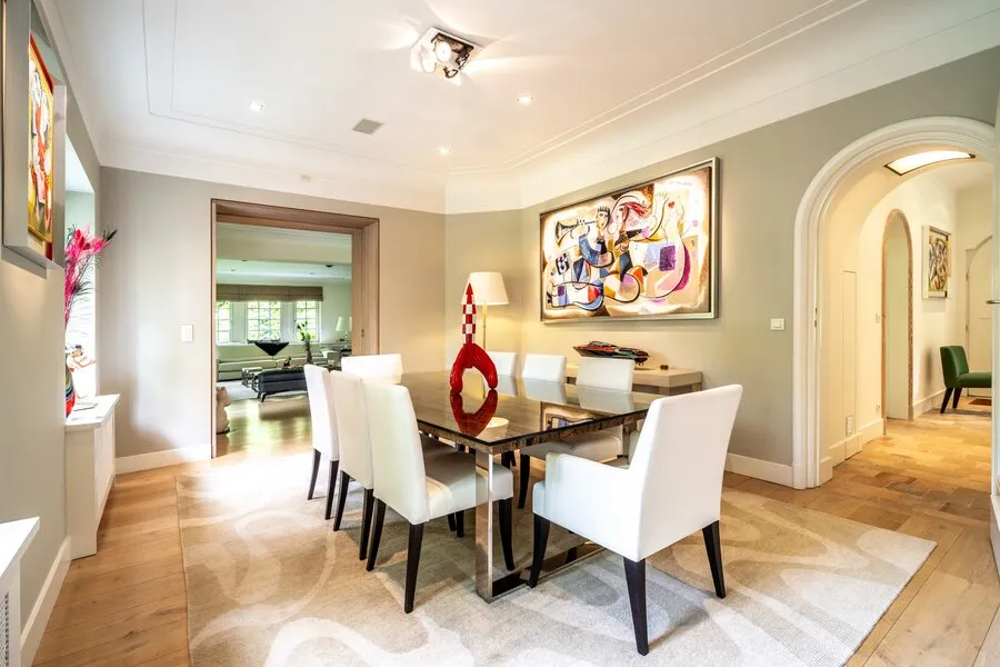 Salle à manger - Maison avec jardin paysager et piscine à Uccle