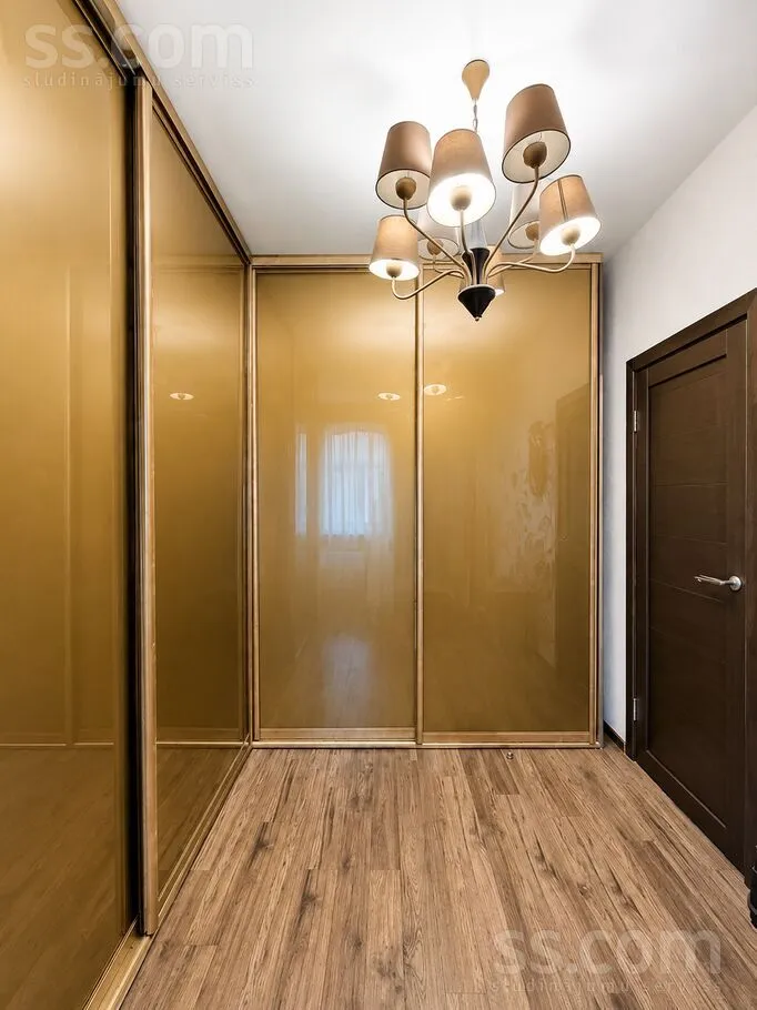 Pièces - 3-Bedroom Apartment with Courtyard View in Riga Centre