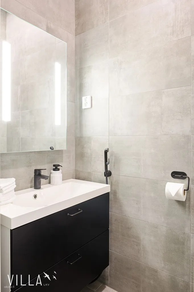 Bagni - Modern Apartment with West-Facing Balcony in Vuores