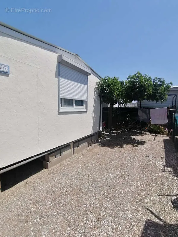 Välivaade - Camping Plot with Chalet in Sigean
