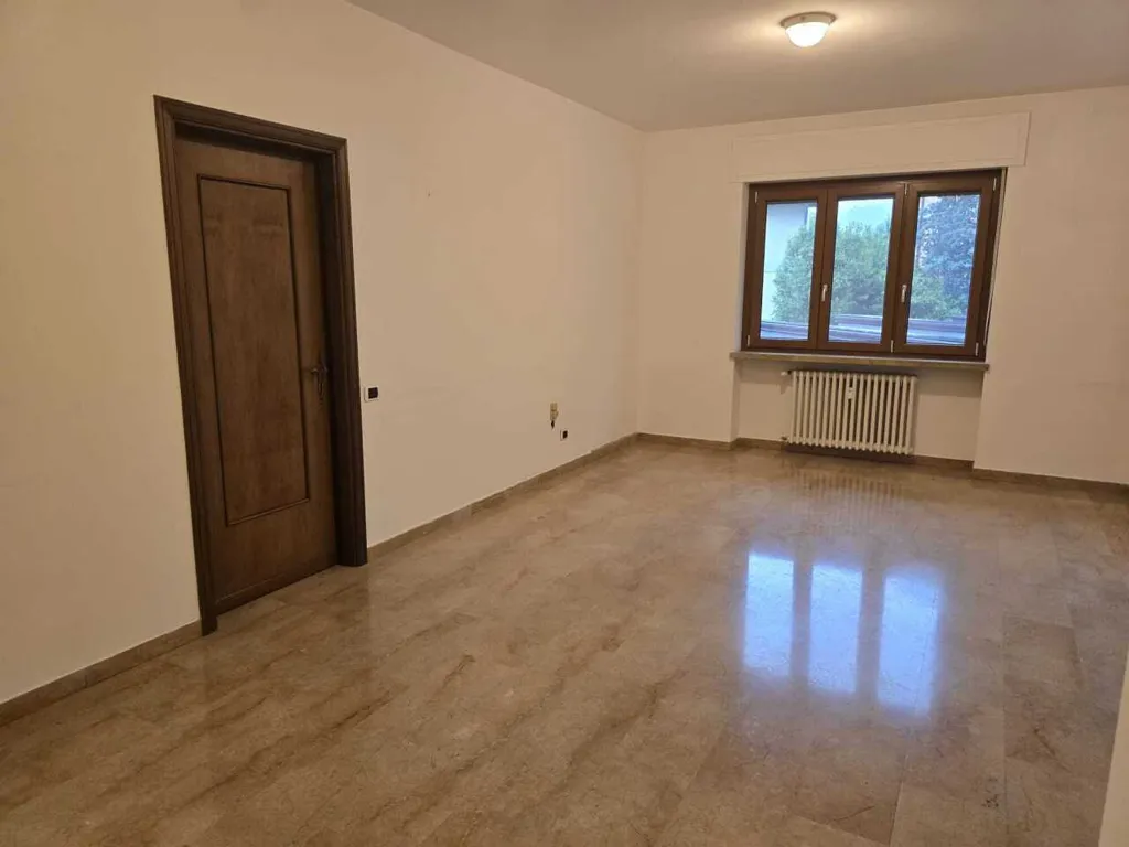 Stanze - Spacious 3-Bedroom Apartment in Erba