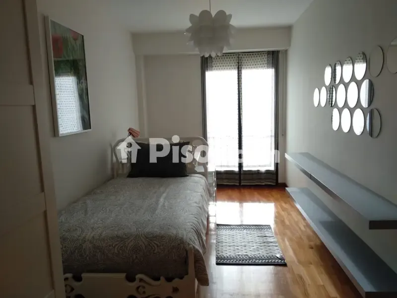 Bedrooms - Spacious Apartment with Balcony in Plaza Mayor Area