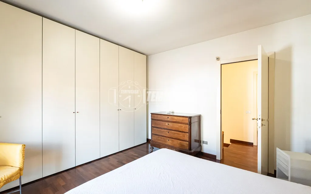 Chambres - Mansard Apartment with Balcony in Mariano Comense