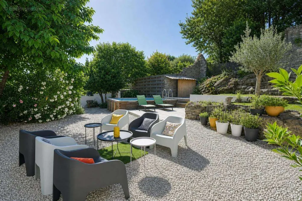 Terrace - Renovated Manor with Pool in Moussac