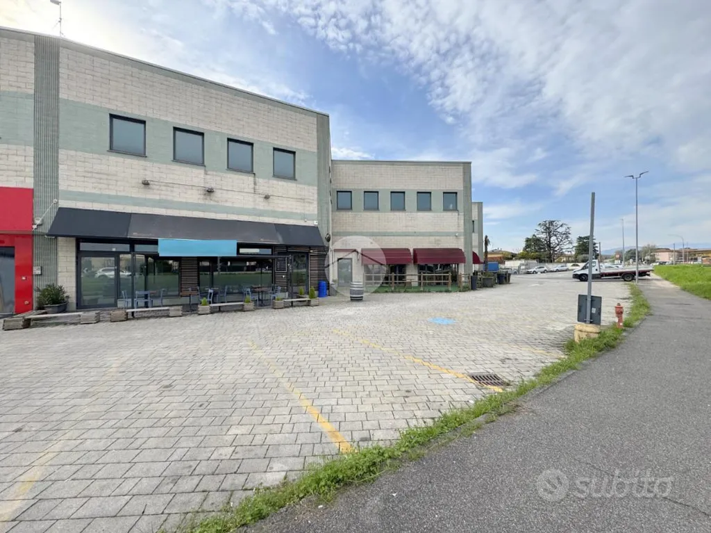 Välivaade - Office with Parking in Cazzago San Martino