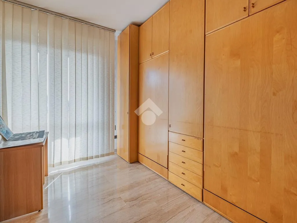 Pièces - South-Facing Apartment with Terrace in Rome