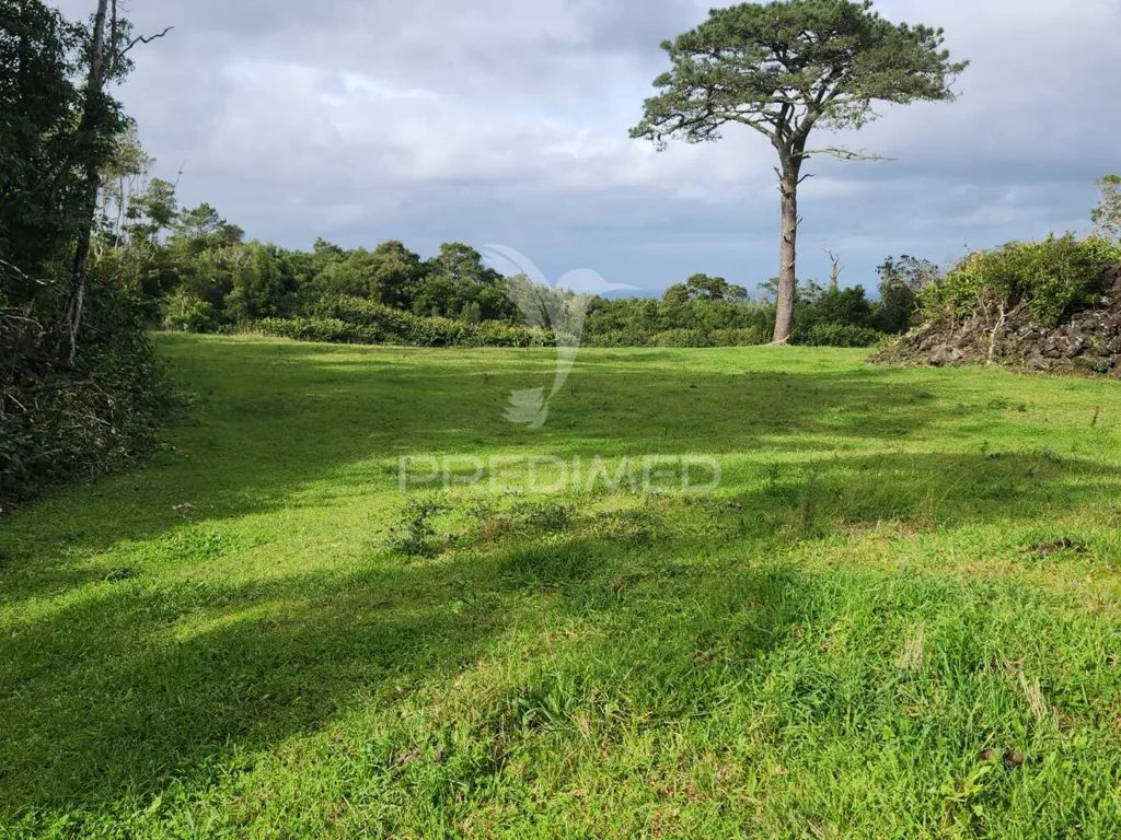 Jardin - Pasture Land with Sea View in Bandeiras
