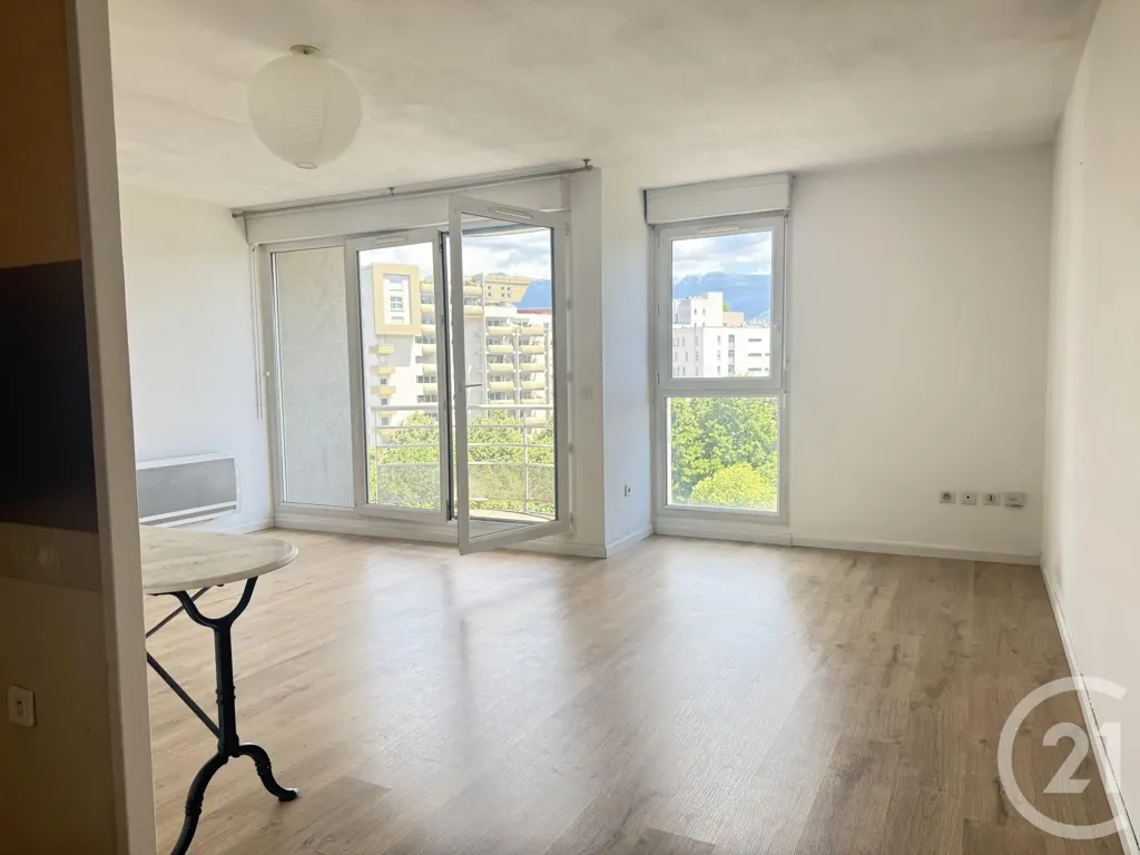 Soggiorno - T2 Apartment with Balcony in Grenoble Centre