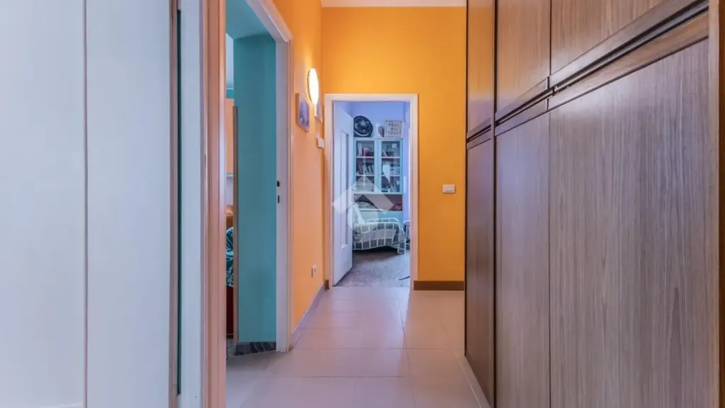 Esik - Rearranged Apartment with Balcony in Sutri