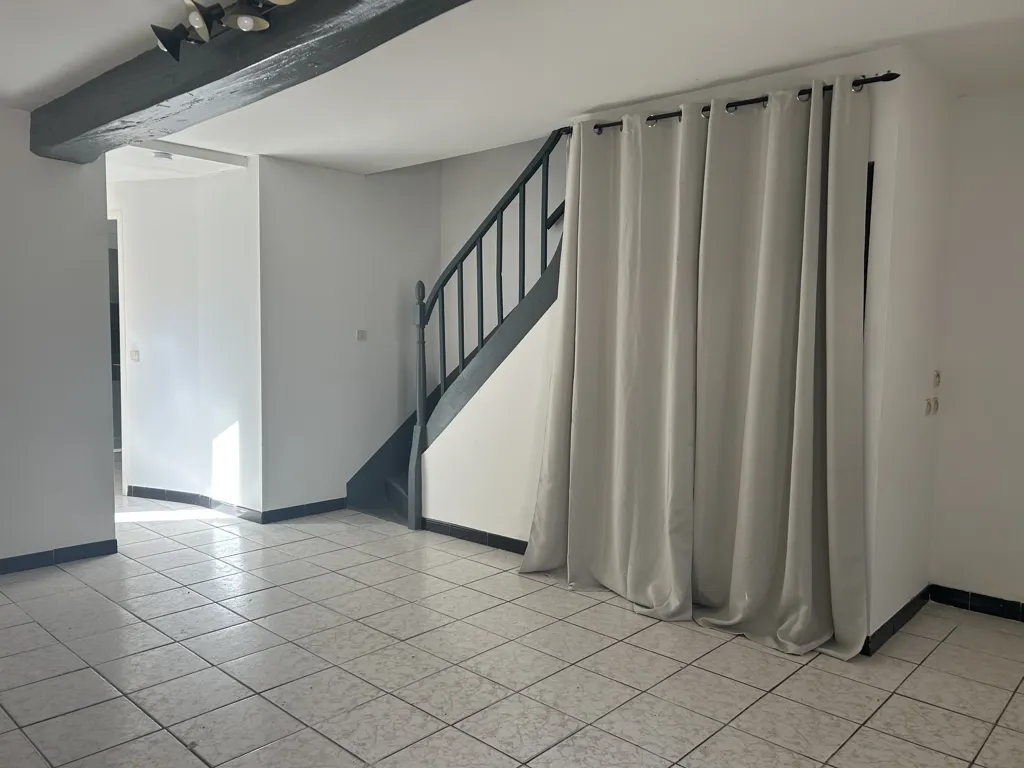 Séjour - Maison de 4 Pièces au Centre de Lavardac