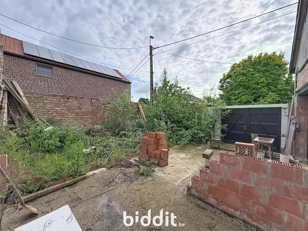Jardin - Maison à Rénover avec Jardin dans un Environnement Rural