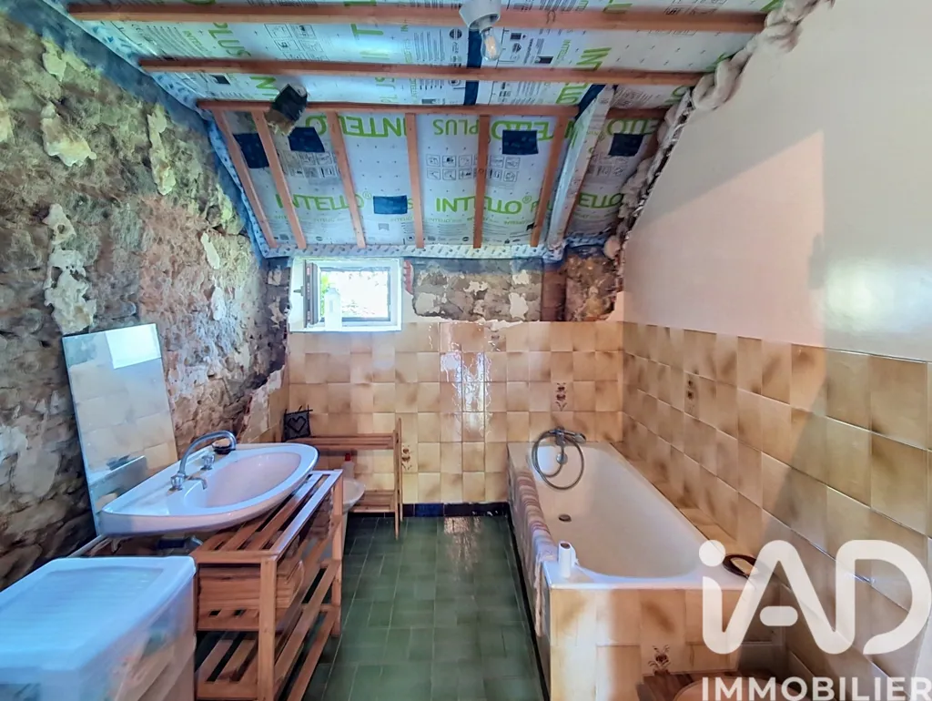 Salles de bain - Maison à Rénover avec Jardin à Bazouges-la-Pérouse