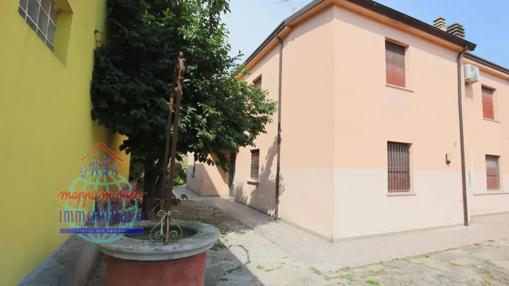 Garden - Villa with Private Garden in Cento