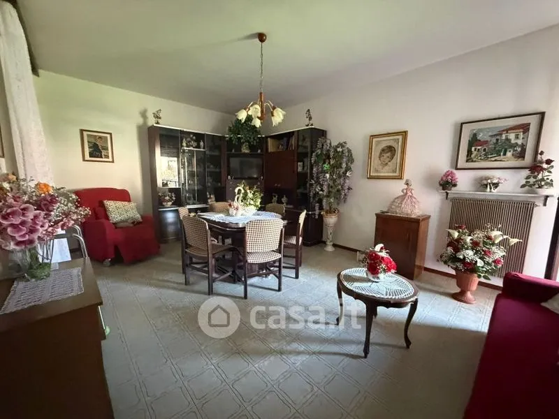 Sala da pranzo - Appartamento con terrazzo e box a Casnigo