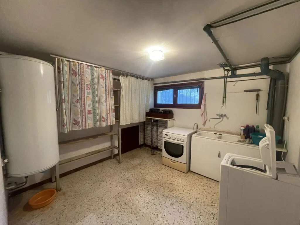 Buanderie - Maison avec terrasse et dépendances à Salindres