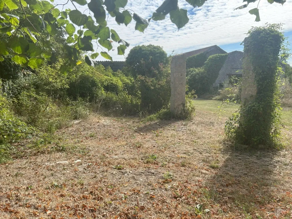 Aed - Heritage Plot with Development Potential in Port-d'Envaux