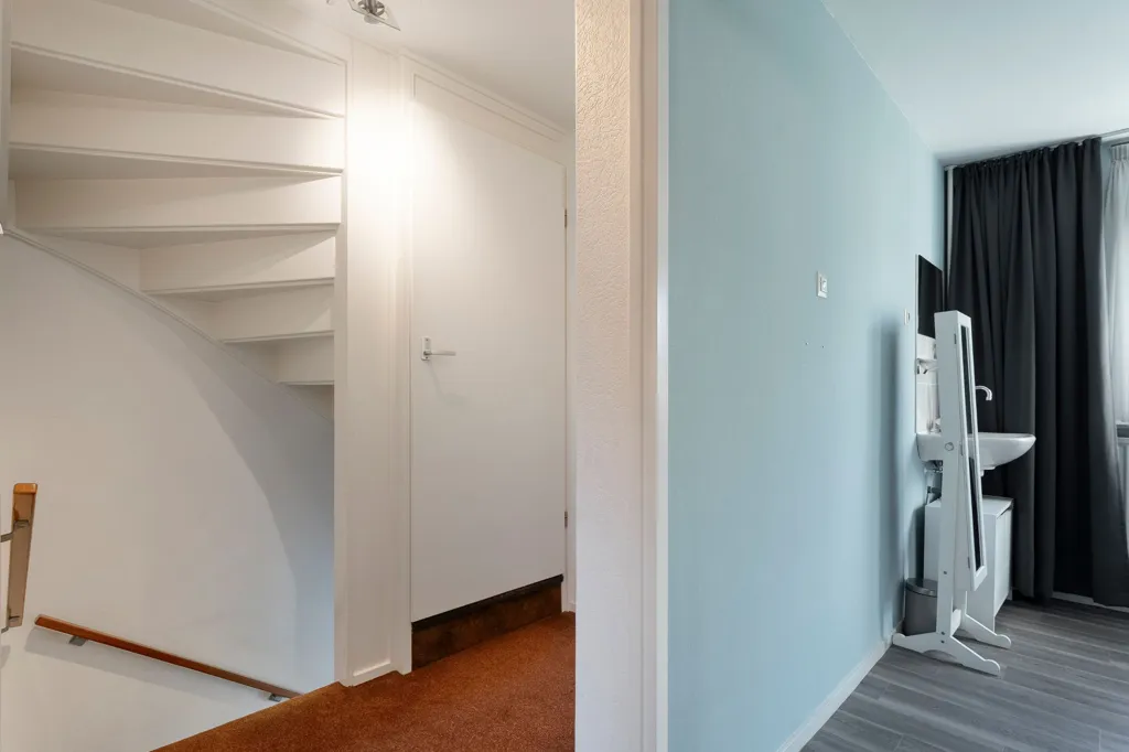 Esik - Spacious Corner House with Garden in Hoogeveen