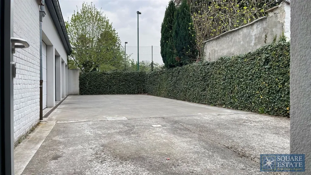 Välivaade - Commercial Office with Parking in Strombeek-Bever