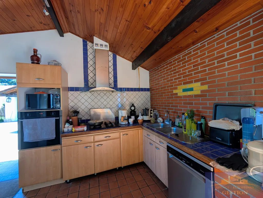 Cuisine - Propriété de 13 Pièces avec Piscine à 15 min de Tarbes