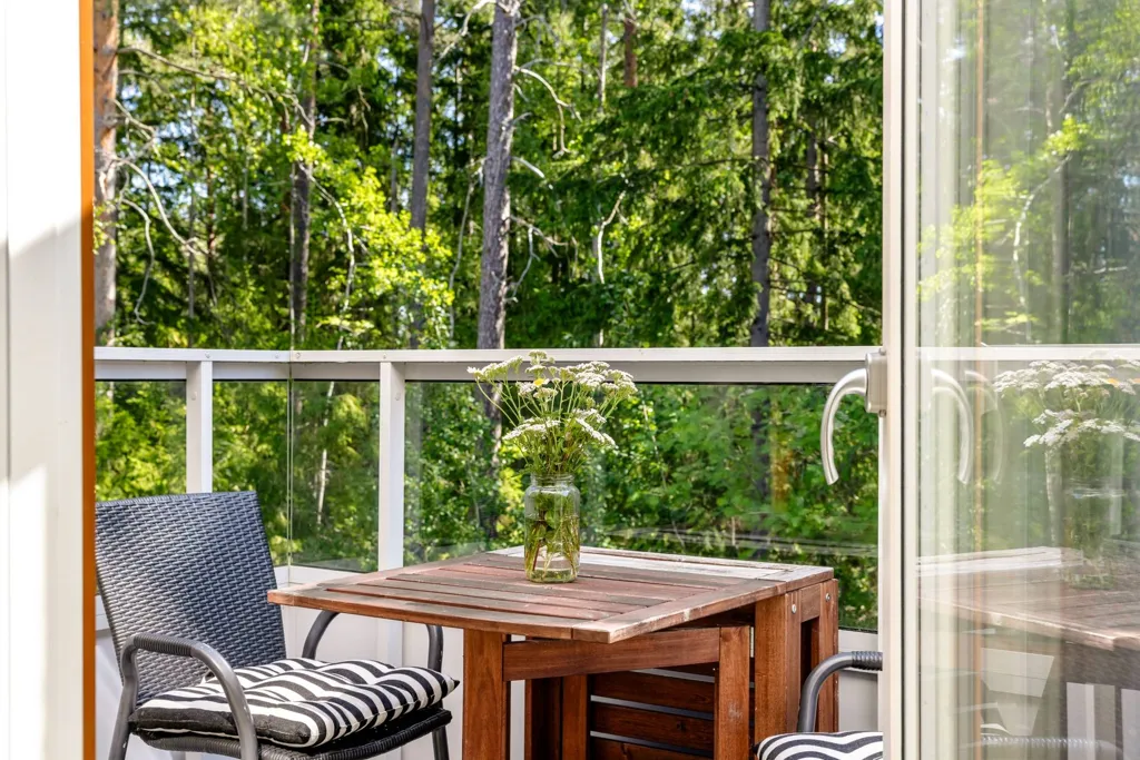 Balcone - Apartment with Garden View in Älta