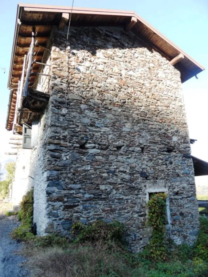Extérieur - Rustic Property with Balcony in Colico