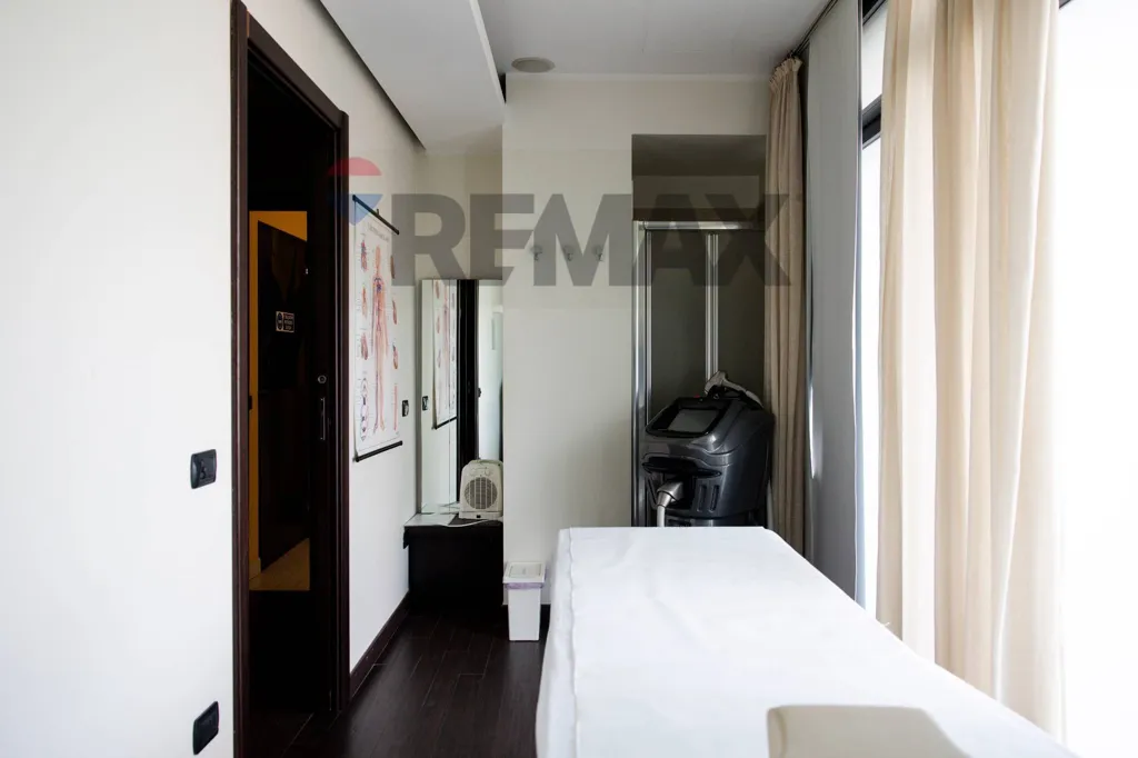 Chambres - Commercial Space with Parking in Concorezzo