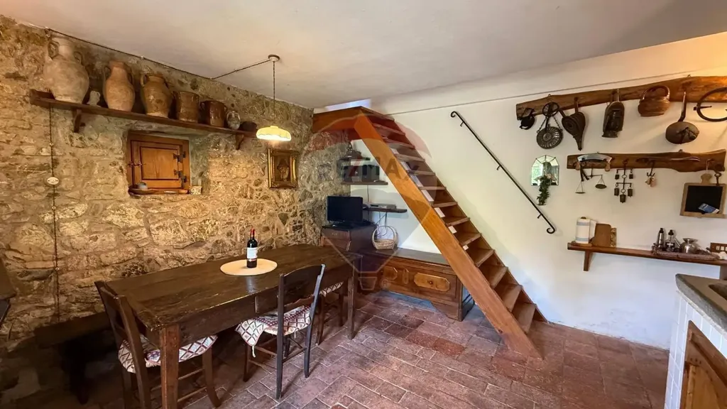 Salle à manger - Rustic Stone Cottage with Panoramic Views in Bagni di Lucca