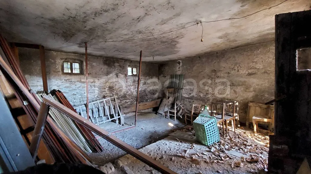 Pièces - Rustic House with Private Garden in Cervasca