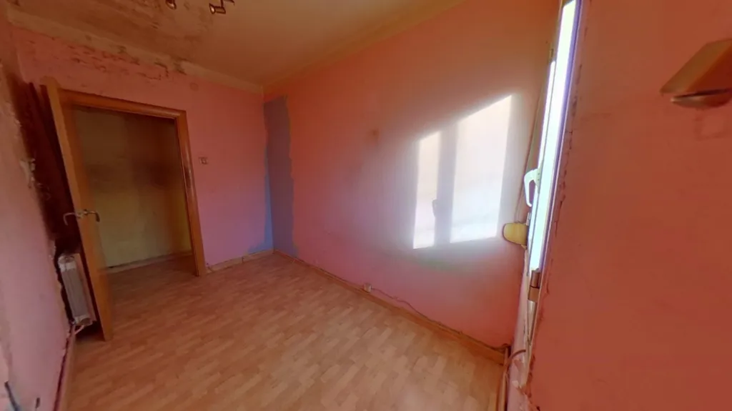 Pièces - Flat with Metro Access in Cornellà de Llobregat