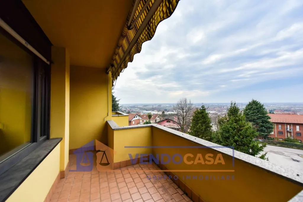 Rõdu - Penthouse with Panoramic View in Moncalieri