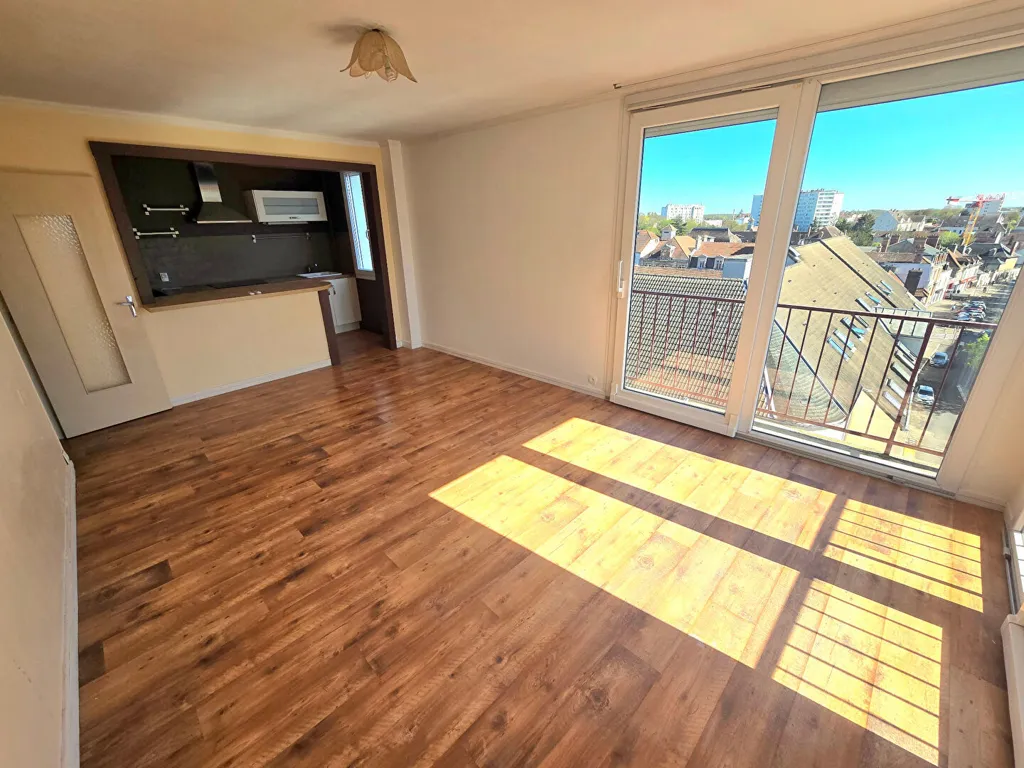 Pièces - Appartement 4 Pièces avec Vue Dégagée à Troyes