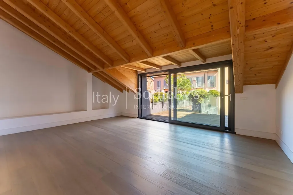 Toad - Multi-level Residence with Garden in Brera