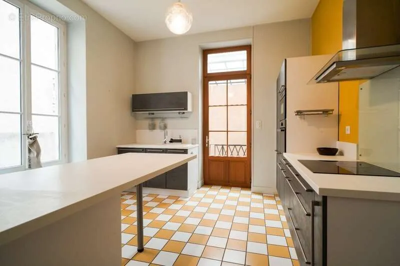 Maison 10 pièces à Macon