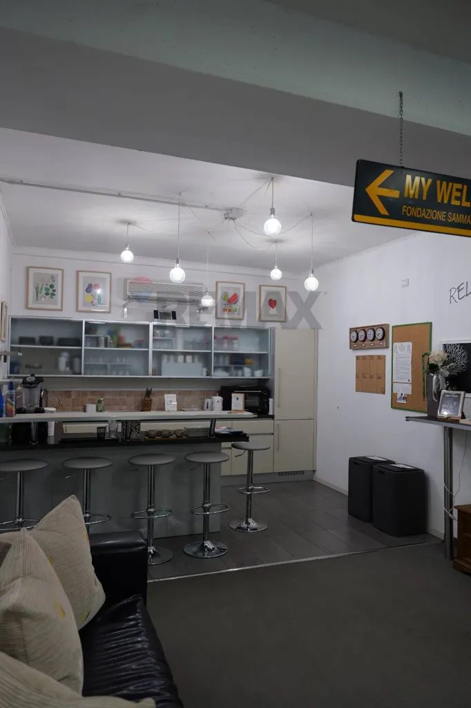 Rooms - Professional Space with Parking in Rovereta