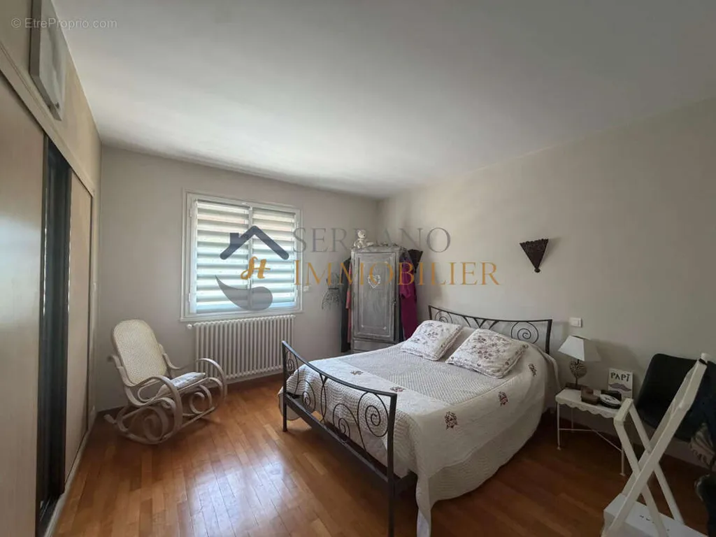 Chambres - Appartement Lumineux avec Balcon et Garage à Châteaurenard