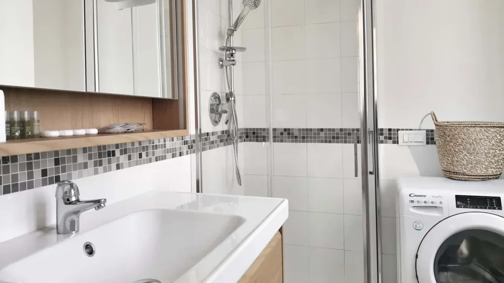 Bathrooms - Furnished Studio in Quiet Area, Milan