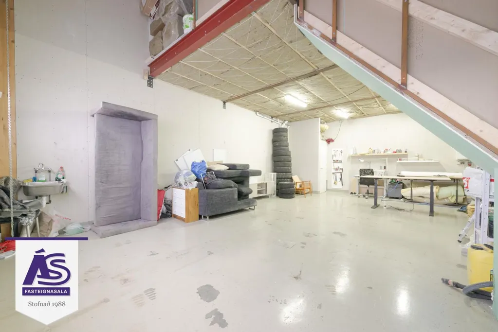 Toad - Industrial Unit with Loft in Hafnarfjörður